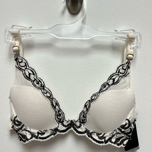 Natori Feathers Plunge Bra
